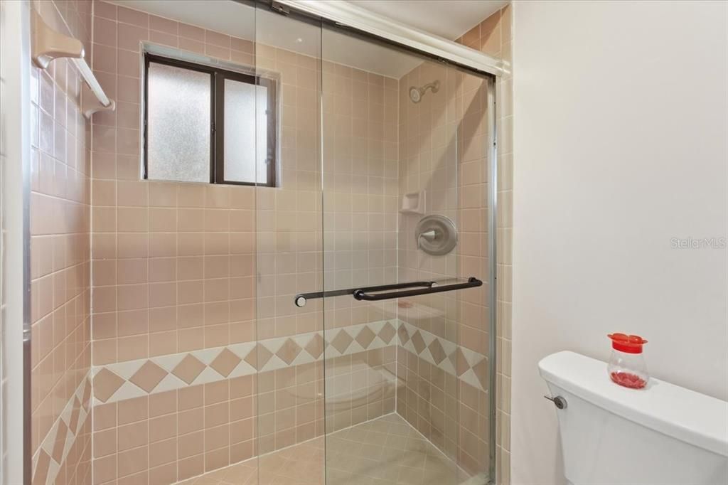 Activo con contrato: $197,000 (2 camas, 2 baños, 1098 Pies cuadrados)