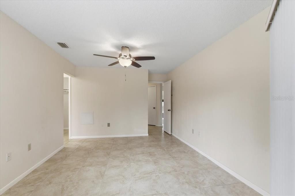 Activo con contrato: $197,000 (2 camas, 2 baños, 1098 Pies cuadrados)