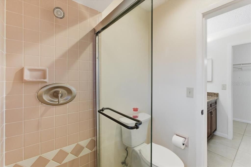 Activo con contrato: $197,000 (2 camas, 2 baños, 1098 Pies cuadrados)