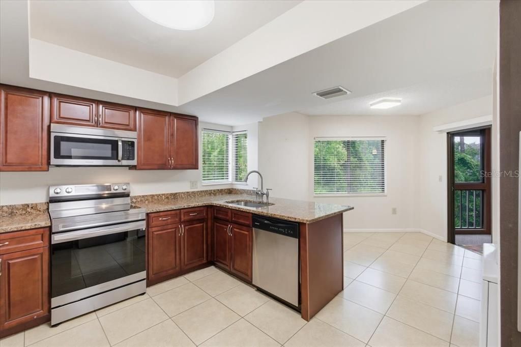 Activo con contrato: $197,000 (2 camas, 2 baños, 1098 Pies cuadrados)