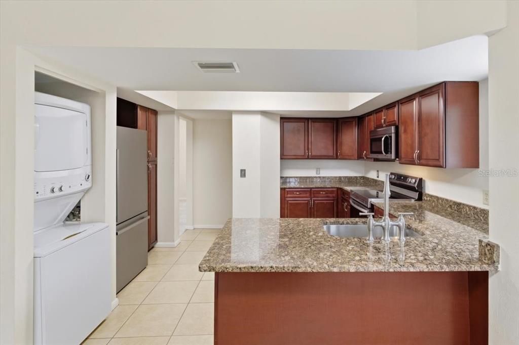 Activo con contrato: $197,000 (2 camas, 2 baños, 1098 Pies cuadrados)