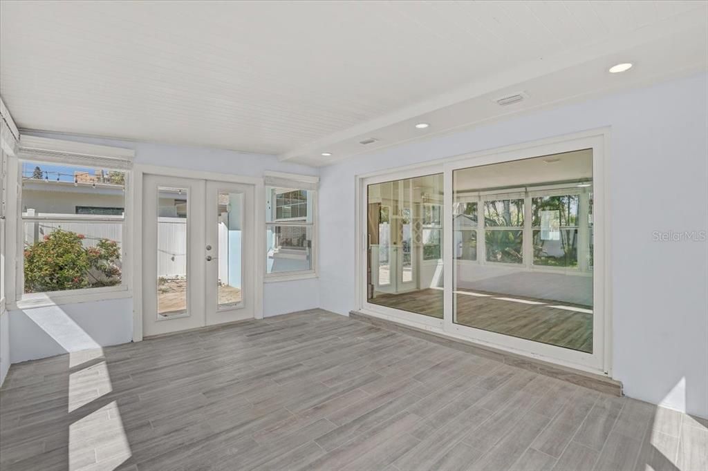 For Sale: $945,000 (3 beds, 2 baths, 1297 Square Feet)