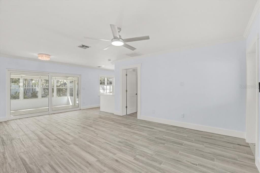 For Sale: $945,000 (3 beds, 2 baths, 1297 Square Feet)