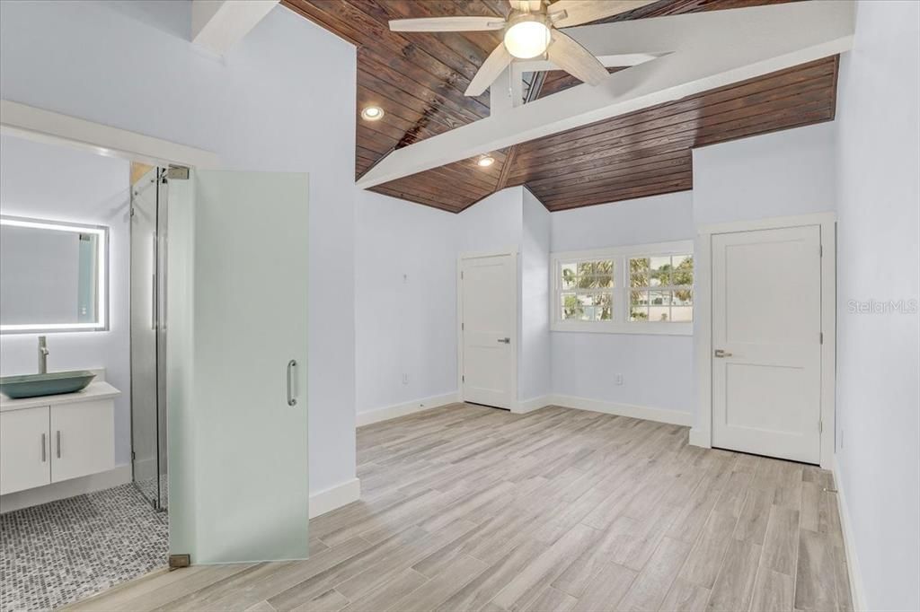 For Sale: $945,000 (3 beds, 2 baths, 1297 Square Feet)