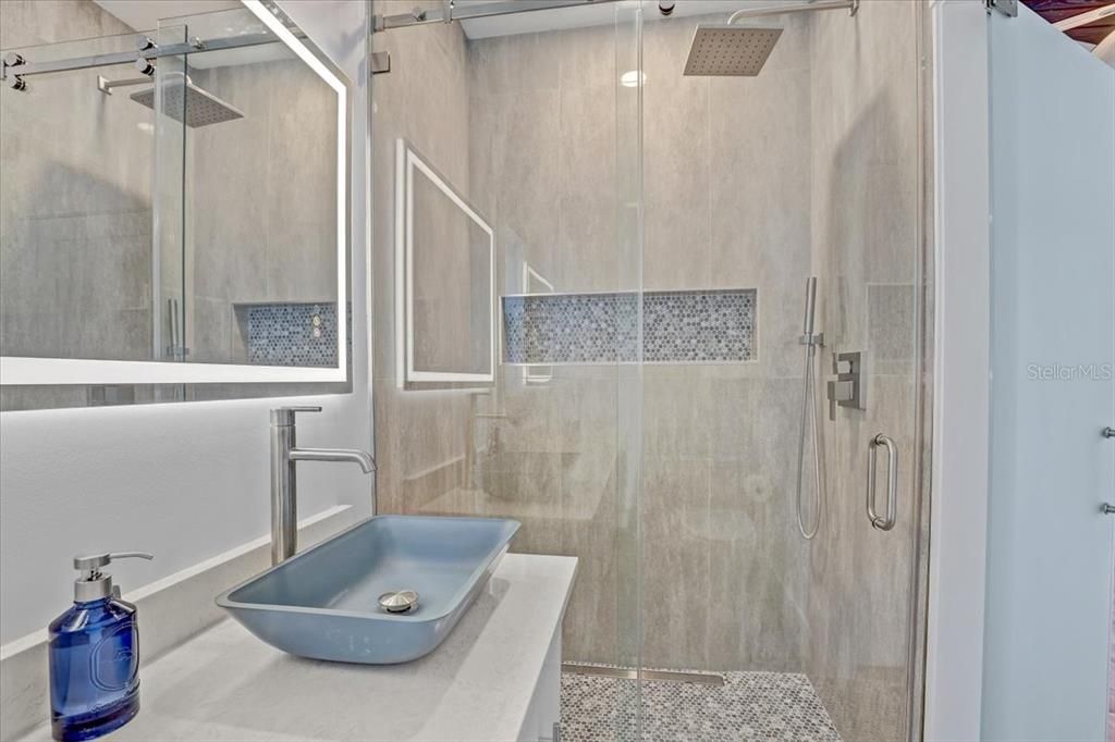 For Sale: $945,000 (3 beds, 2 baths, 1297 Square Feet)