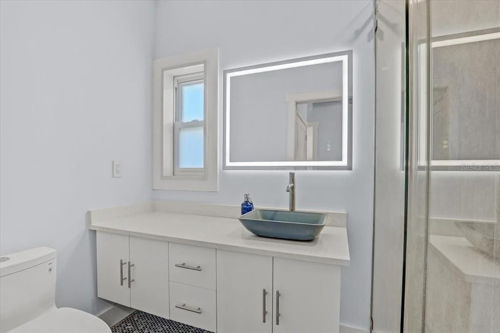 For Sale: $945,000 (3 beds, 2 baths, 1297 Square Feet)