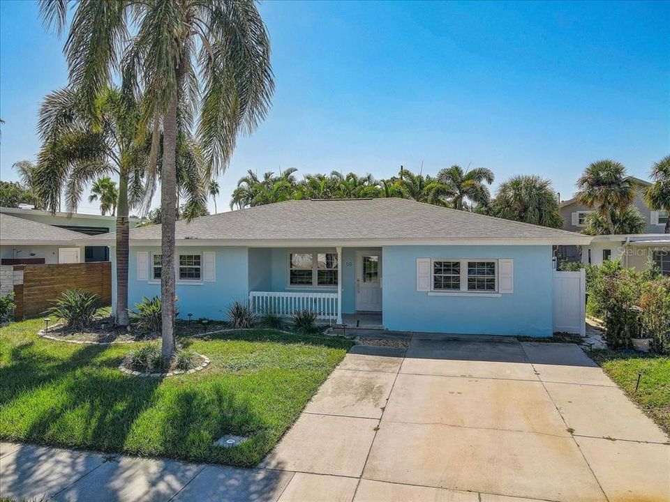 For Sale: $945,000 (3 beds, 2 baths, 1297 Square Feet)