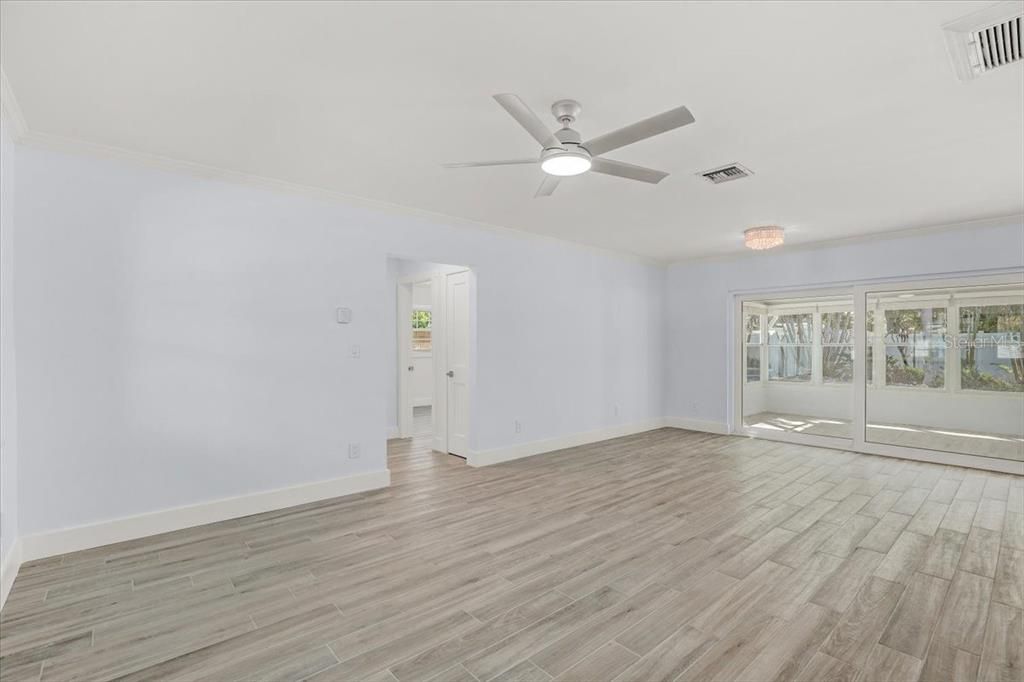 For Sale: $945,000 (3 beds, 2 baths, 1297 Square Feet)