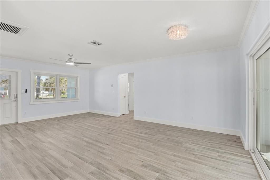 For Sale: $945,000 (3 beds, 2 baths, 1297 Square Feet)