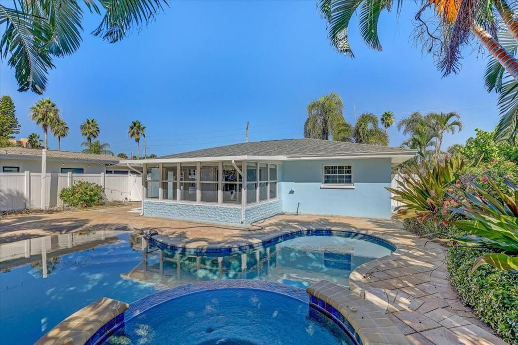 For Sale: $945,000 (3 beds, 2 baths, 1297 Square Feet)