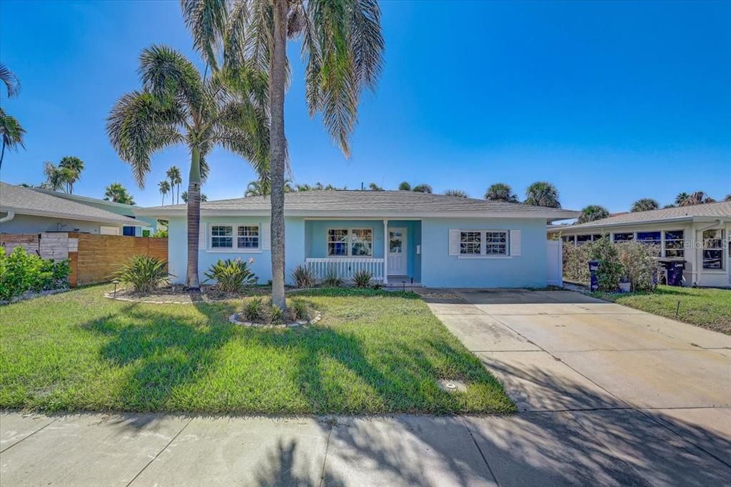 For Sale: $945,000 (3 beds, 2 baths, 1297 Square Feet)