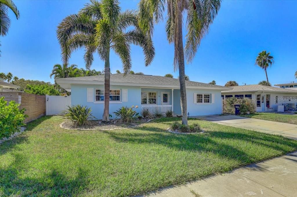 For Sale: $945,000 (3 beds, 2 baths, 1297 Square Feet)