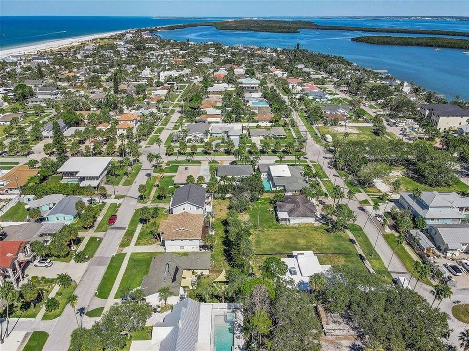 For Sale: $945,000 (3 beds, 2 baths, 1297 Square Feet)