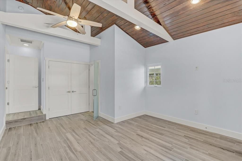 For Sale: $945,000 (3 beds, 2 baths, 1297 Square Feet)