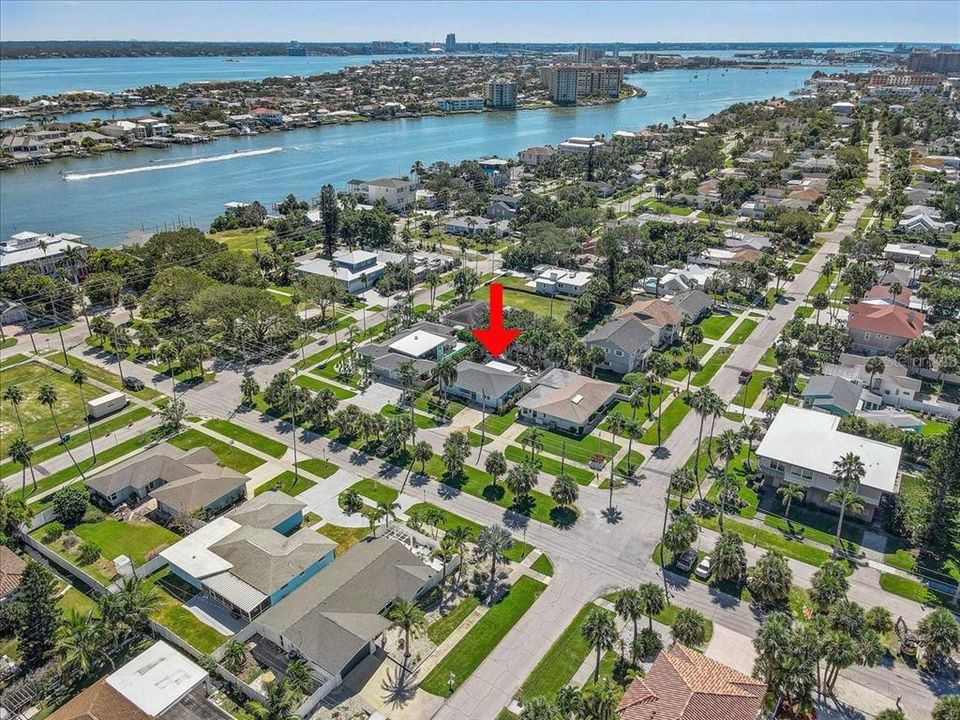 For Sale: $945,000 (3 beds, 2 baths, 1297 Square Feet)