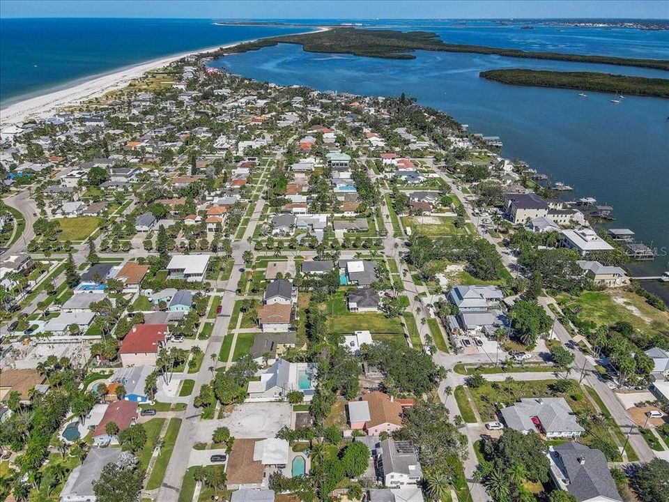 For Sale: $945,000 (3 beds, 2 baths, 1297 Square Feet)