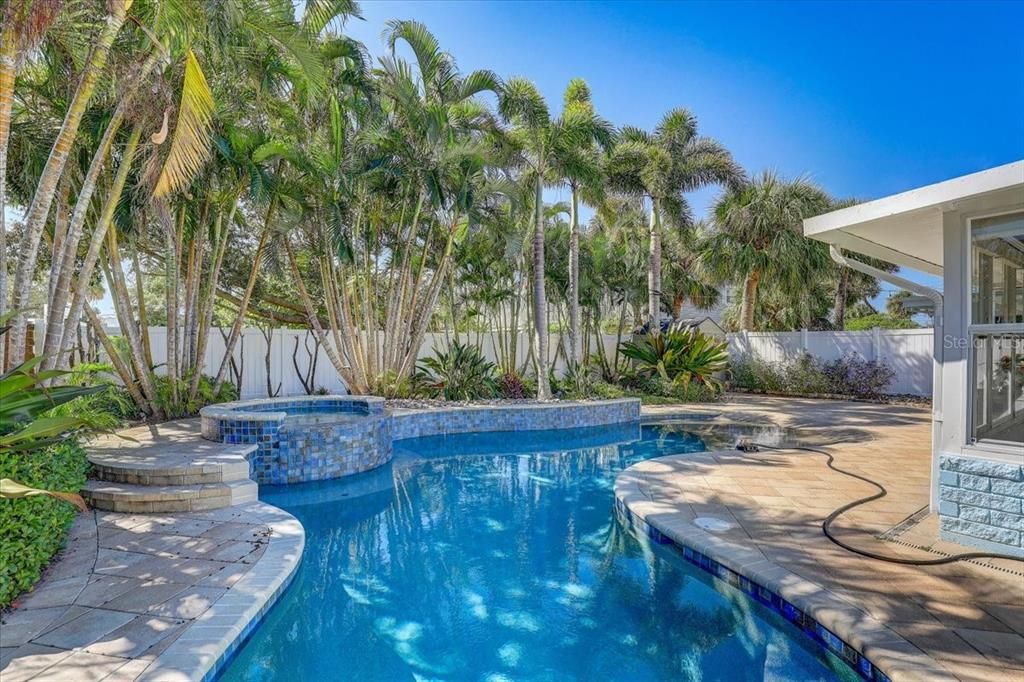 For Sale: $945,000 (3 beds, 2 baths, 1297 Square Feet)