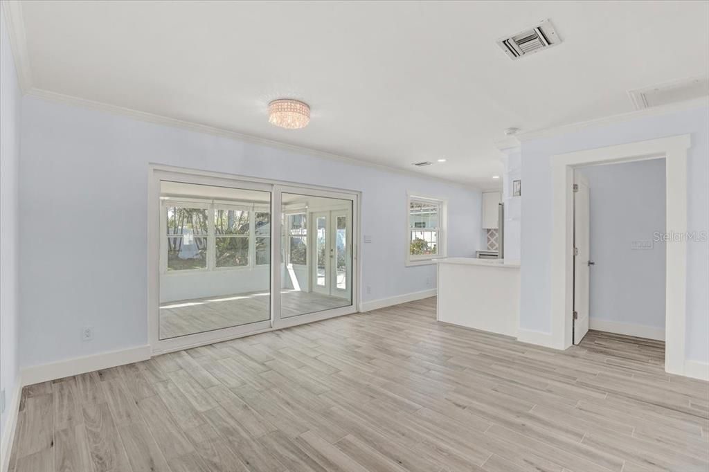 For Sale: $945,000 (3 beds, 2 baths, 1297 Square Feet)