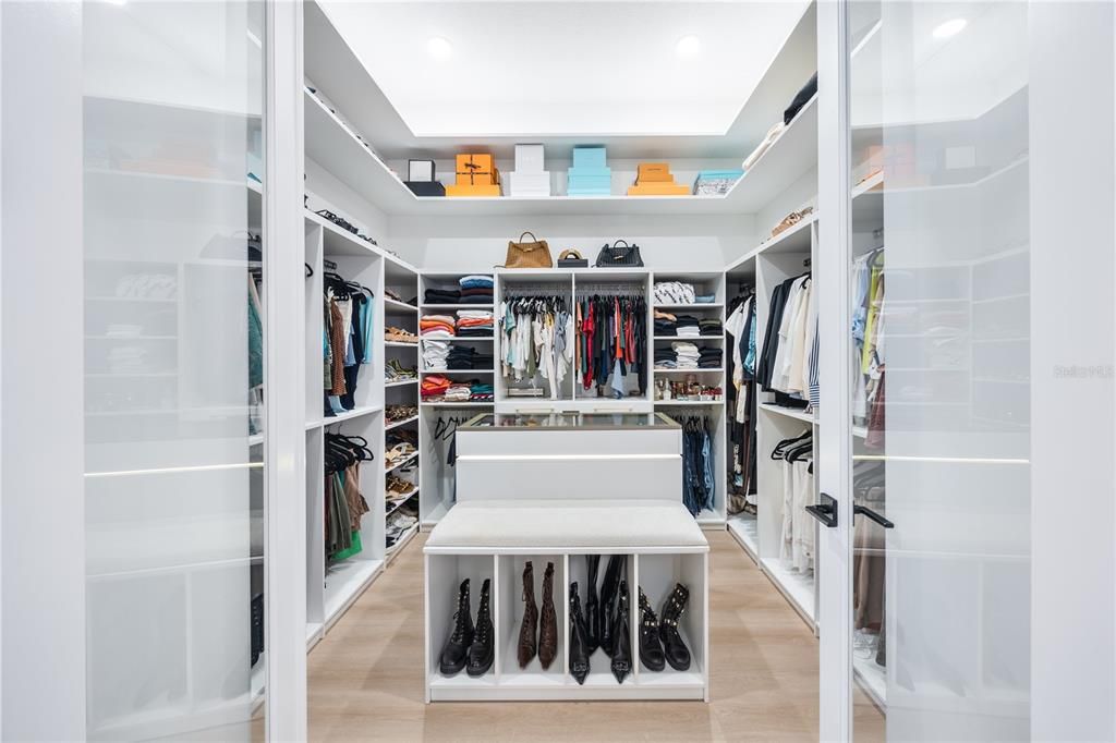 For Sale: $2,680,000 (6 beds, 5 baths, 5248 Square Feet)