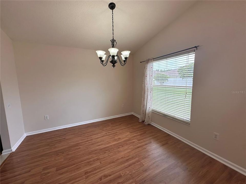 For Rent: $2,100 (3 beds, 2 baths, 1505 Square Feet)