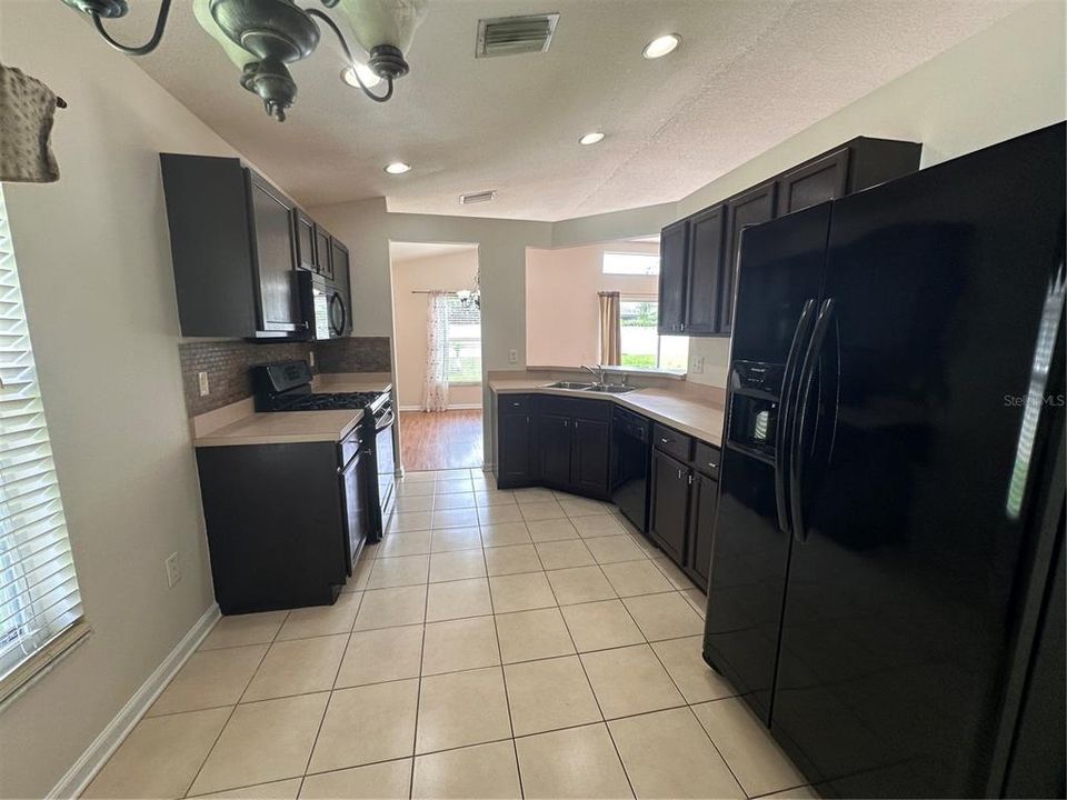 For Rent: $2,100 (3 beds, 2 baths, 1505 Square Feet)