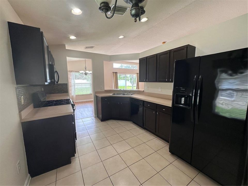 For Rent: $2,100 (3 beds, 2 baths, 1505 Square Feet)