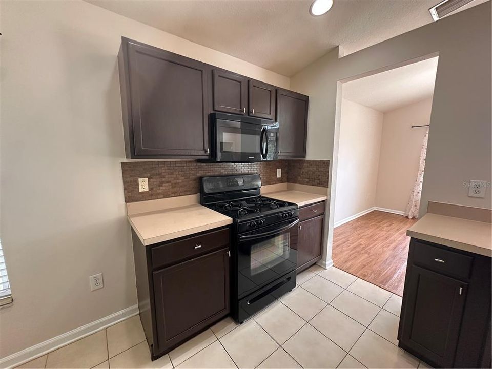 For Rent: $2,100 (3 beds, 2 baths, 1505 Square Feet)