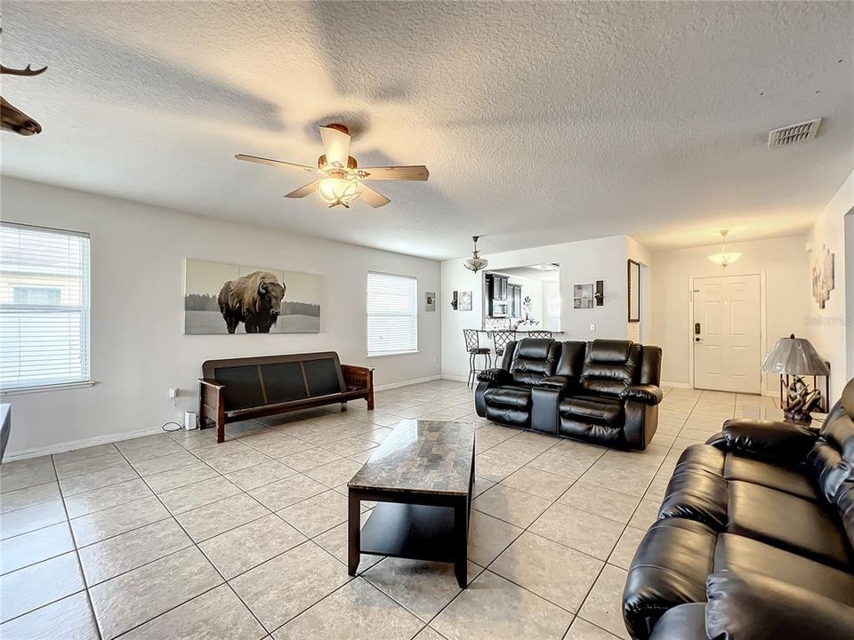 En Venta: $410,000 (3 camas, 2 baños, 1770 Pies cuadrados)