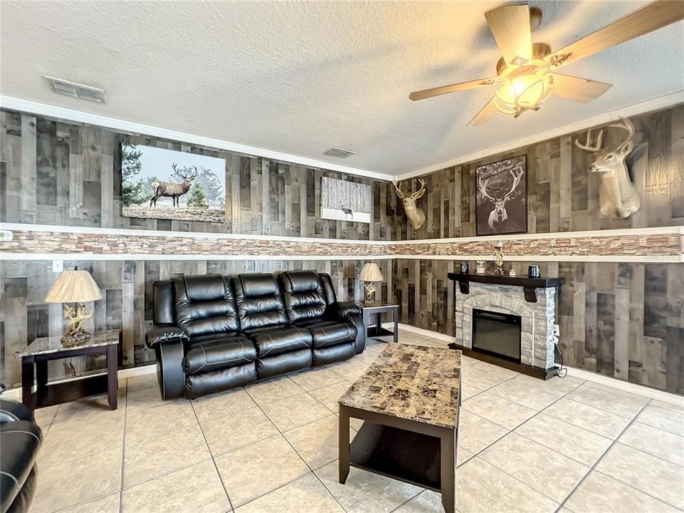 En Venta: $410,000 (3 camas, 2 baños, 1770 Pies cuadrados)