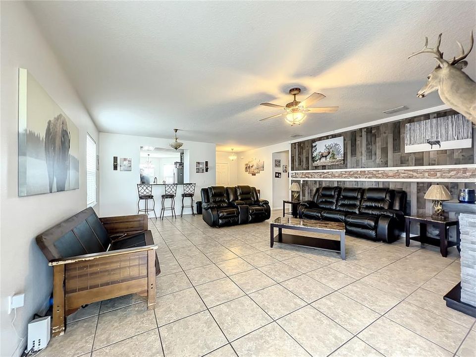 En Venta: $410,000 (3 camas, 2 baños, 1770 Pies cuadrados)