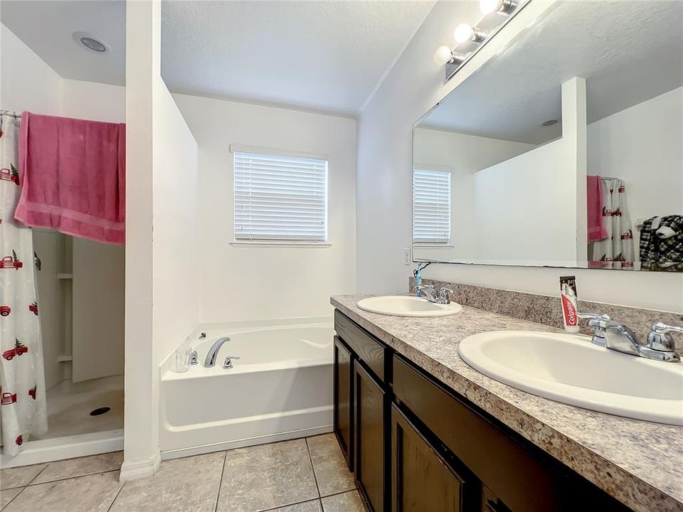 En Venta: $410,000 (3 camas, 2 baños, 1770 Pies cuadrados)