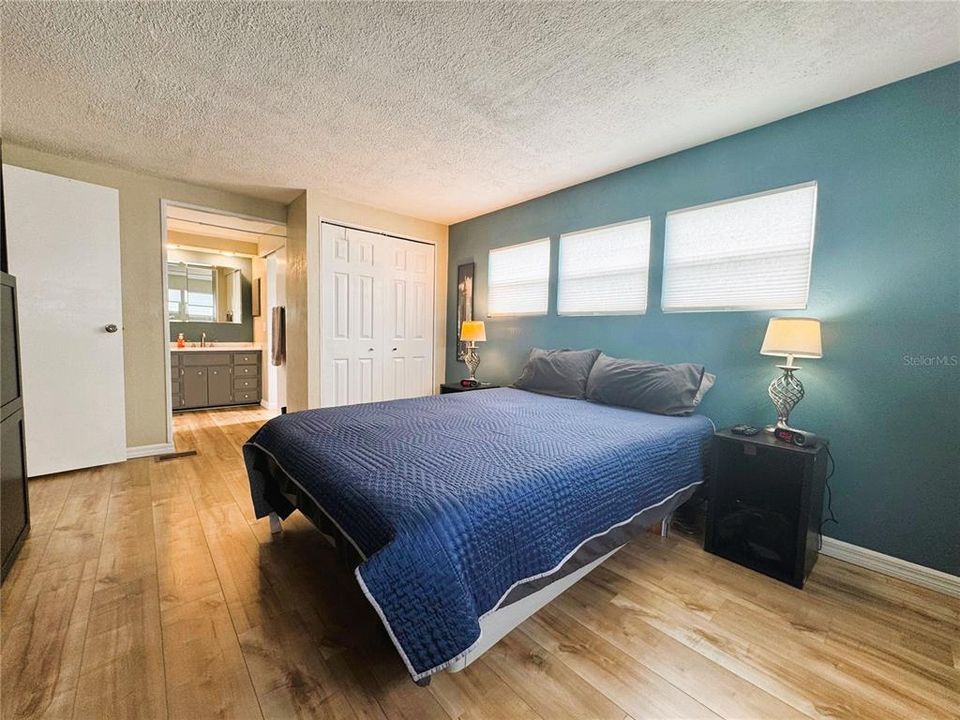 待售: $154,000 (2 贝兹, 2 浴室, 1332 平方英尺)