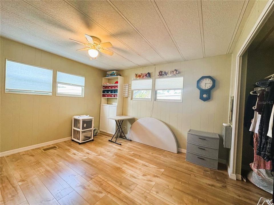 待售: $154,000 (2 贝兹, 2 浴室, 1332 平方英尺)