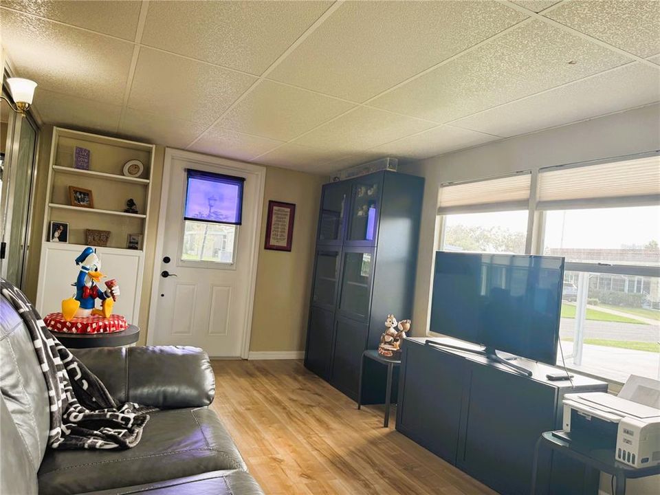 待售: $154,000 (2 贝兹, 2 浴室, 1332 平方英尺)