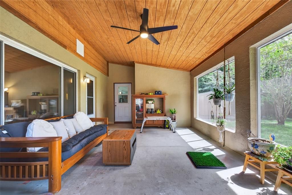 Под контрактом: $395,000 (4 спален, 2 ванн, 1816 Квадратных фут)