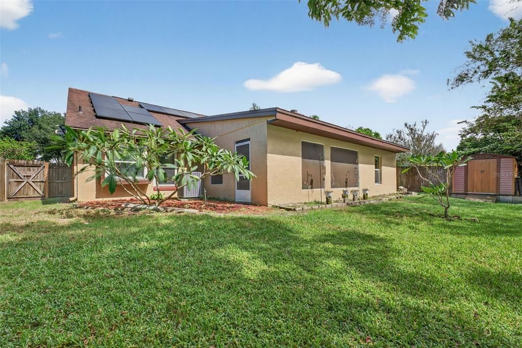 Под контрактом: $395,000 (4 спален, 2 ванн, 1816 Квадратных фут)