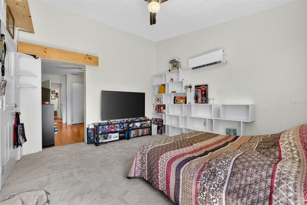 Под контрактом: $395,000 (4 спален, 2 ванн, 1816 Квадратных фут)