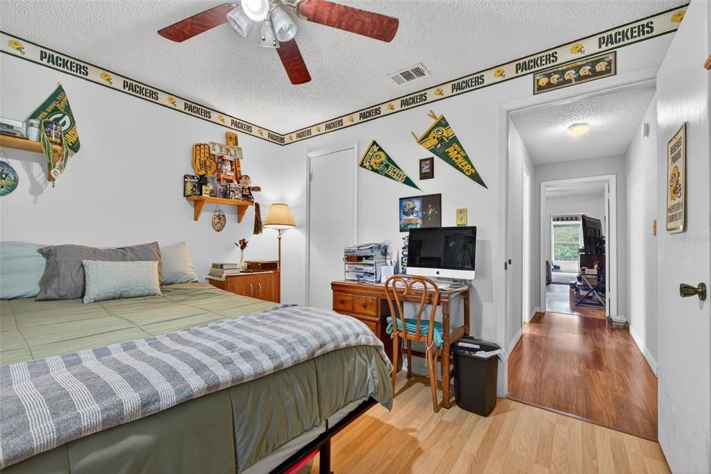 Под контрактом: $395,000 (4 спален, 2 ванн, 1816 Квадратных фут)