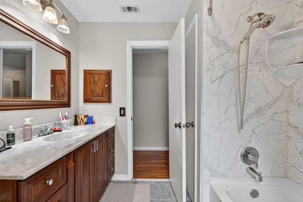 Под контрактом: $395,000 (4 спален, 2 ванн, 1816 Квадратных фут)