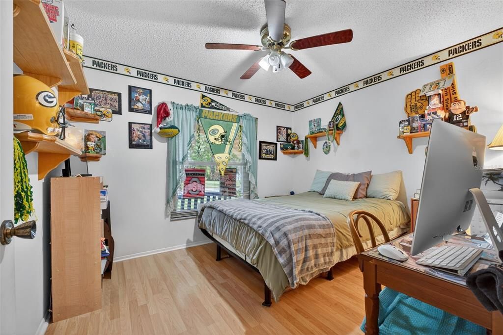 Под контрактом: $395,000 (4 спален, 2 ванн, 1816 Квадратных фут)