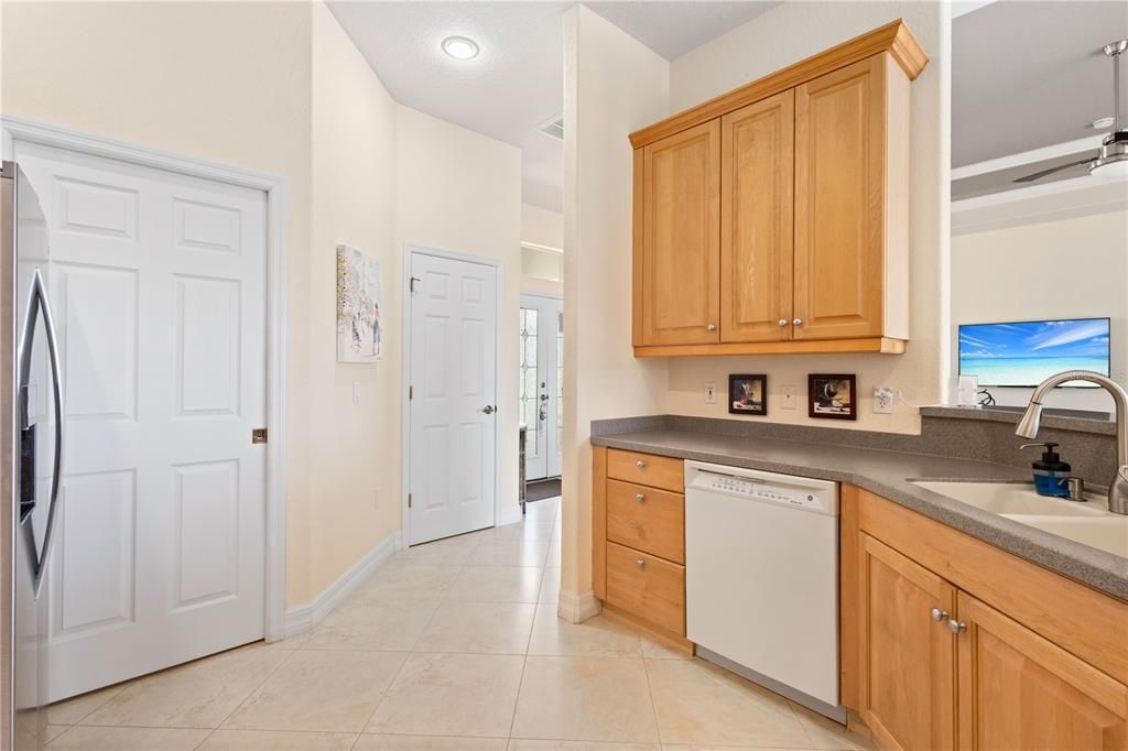 For Sale: $525,000 (3 beds, 2 baths, 1963 Square Feet)