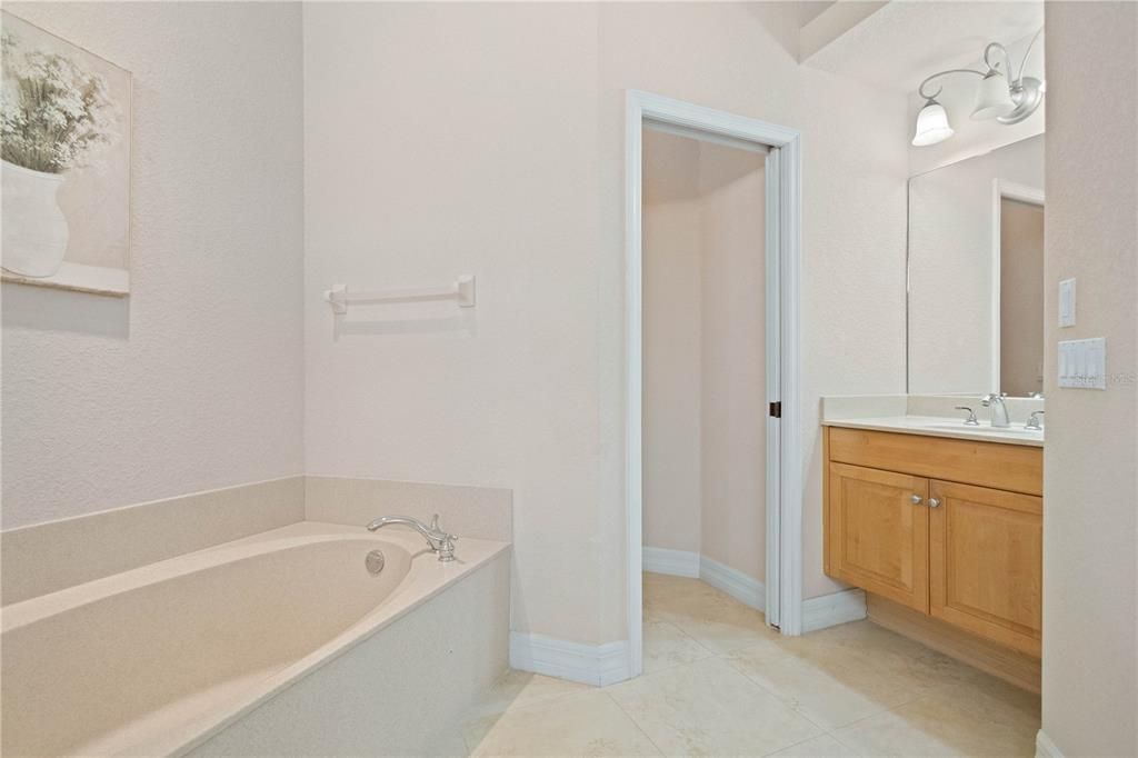 For Sale: $525,000 (3 beds, 2 baths, 1963 Square Feet)