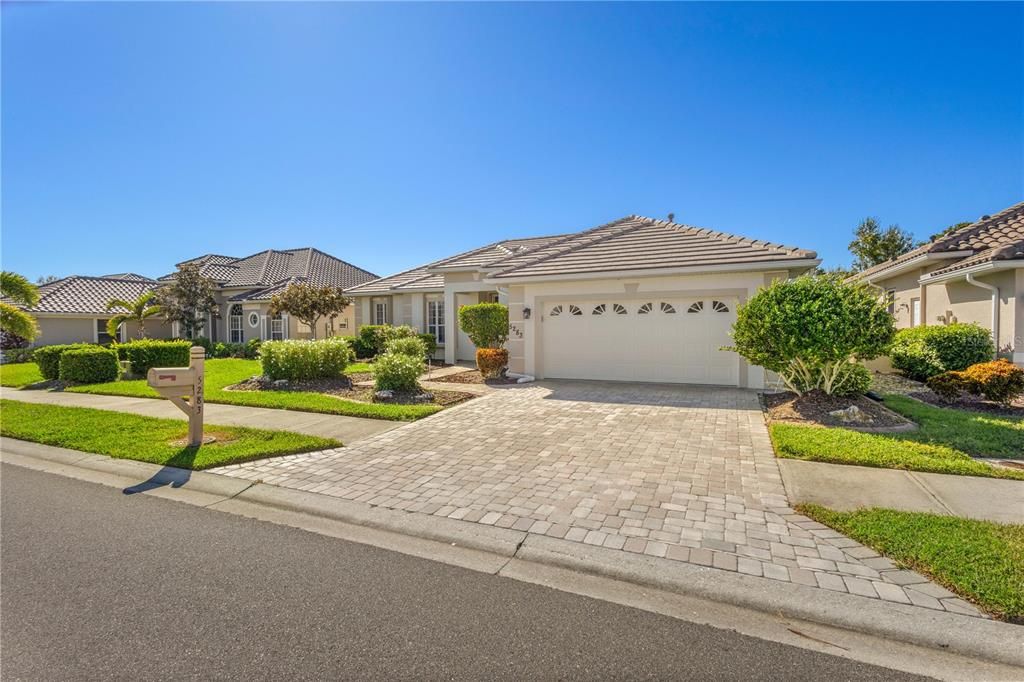 For Sale: $525,000 (3 beds, 2 baths, 1963 Square Feet)