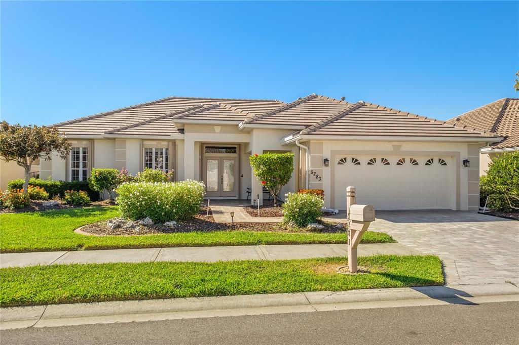 For Sale: $525,000 (3 beds, 2 baths, 1963 Square Feet)