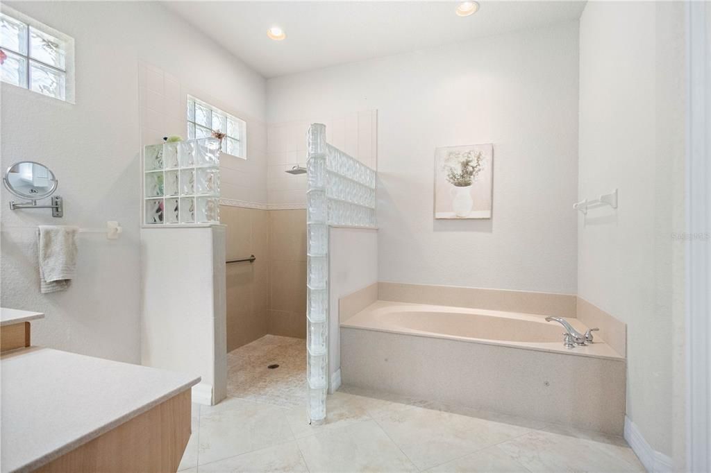 For Sale: $525,000 (3 beds, 2 baths, 1963 Square Feet)