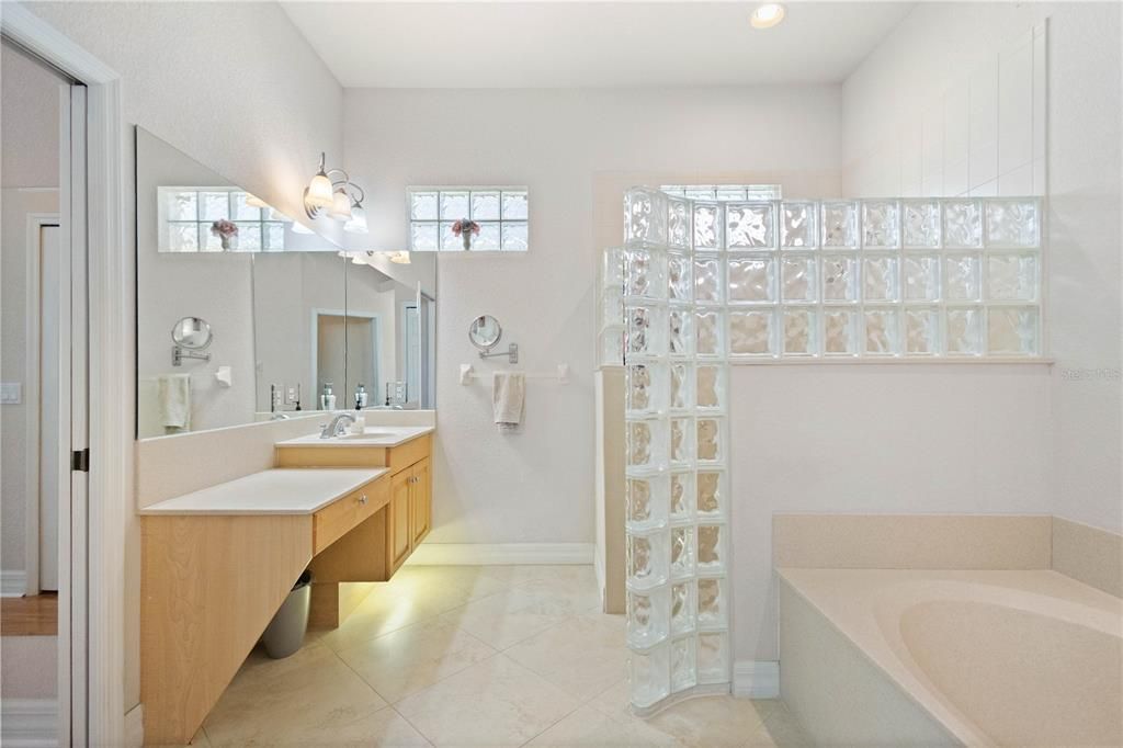 For Sale: $525,000 (3 beds, 2 baths, 1963 Square Feet)