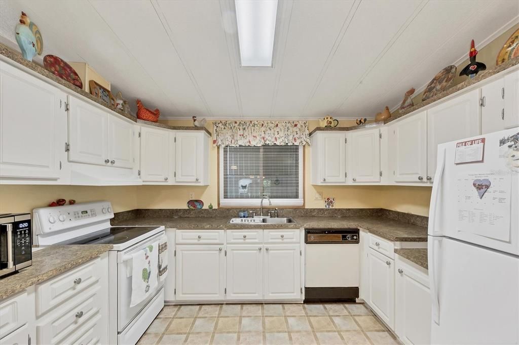 待售: $195,000 (2 贝兹, 2 浴室, 1351 平方英尺)