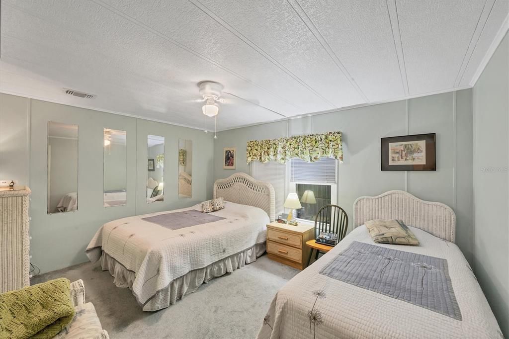 待售: $195,000 (2 贝兹, 2 浴室, 1351 平方英尺)