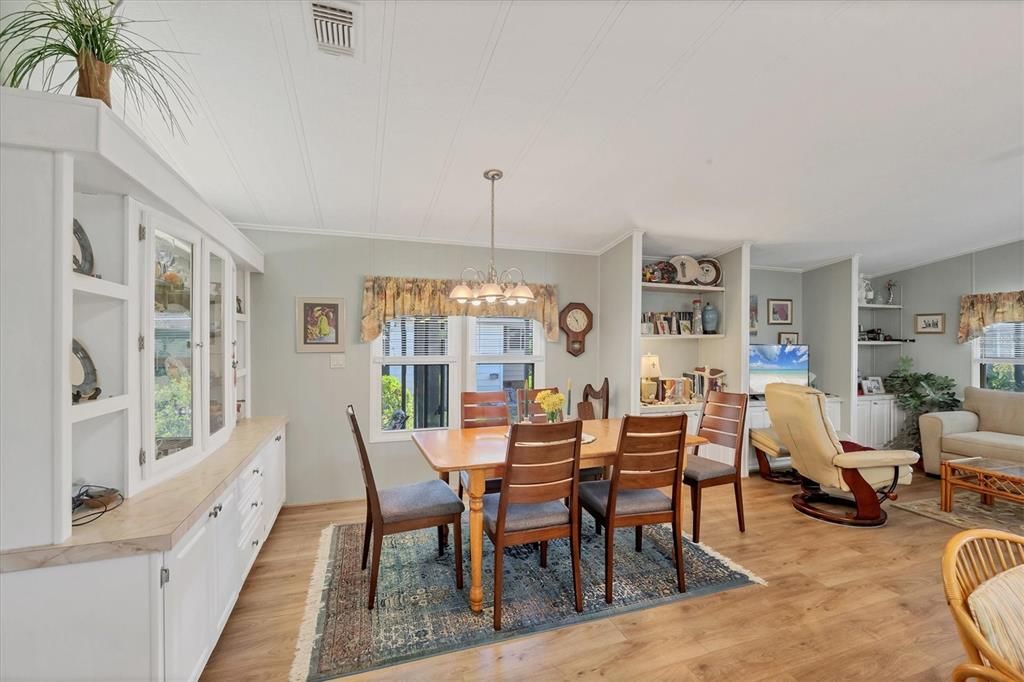 待售: $195,000 (2 贝兹, 2 浴室, 1351 平方英尺)