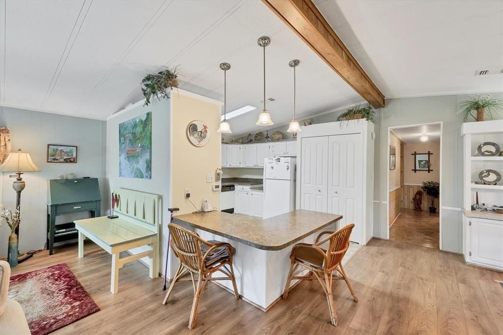 待售: $195,000 (2 贝兹, 2 浴室, 1351 平方英尺)